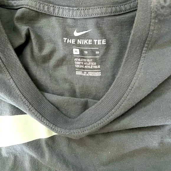 Nike T-shirt - Picture 2 of 2